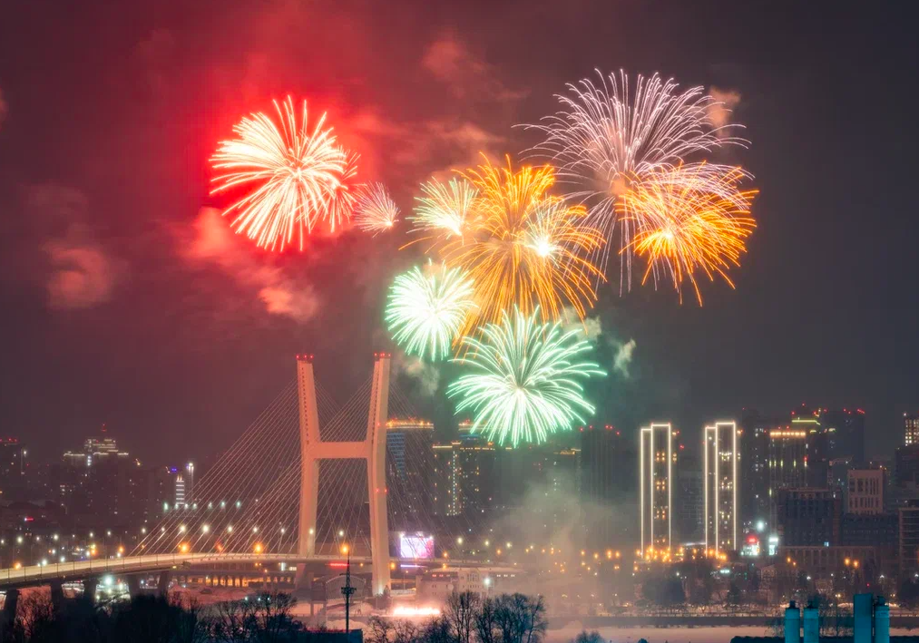 Фото В Новосибирске опубликованы яркие кадры салюта в честь 23 февраля 4